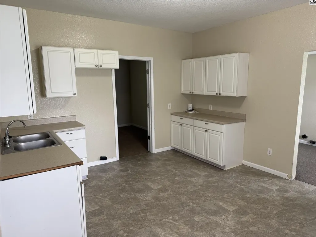 433 W Sherman Street Hutchinson KS 67501