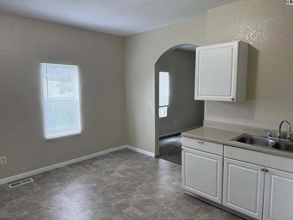 433 W Sherman Street Hutchinson KS 67501