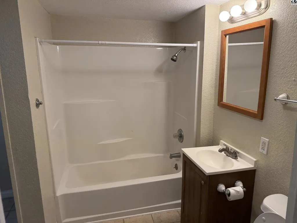433 W Sherman Street Hutchinson KS 67501