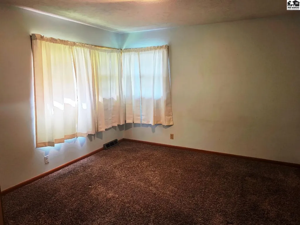 620 N Duncan Street Newton KS 67114