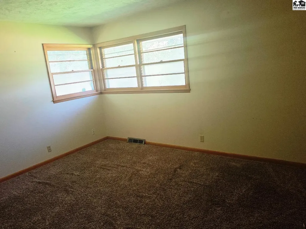 620 N Duncan Street Newton KS 67114