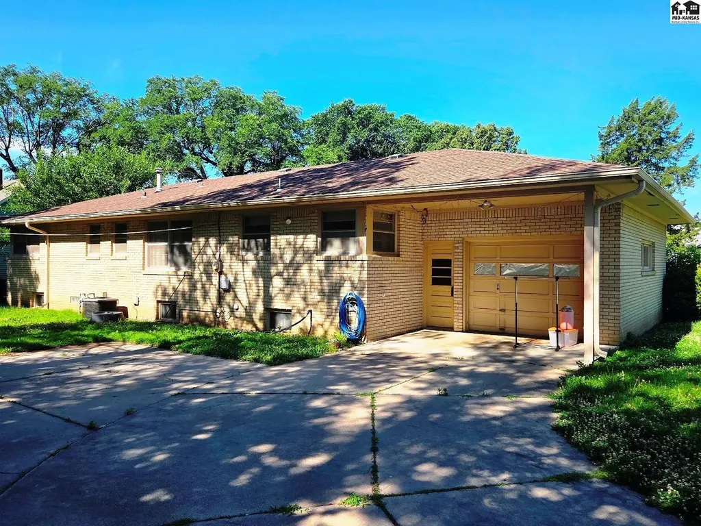 620 N Duncan Street Newton KS 67114