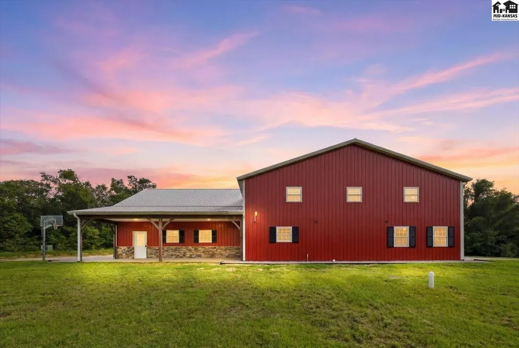 3707 N Willison Road Hutchinson KS 67502