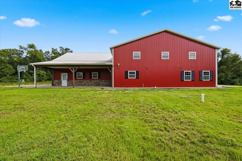 3707 N Willison Road Hutchinson KS 67502