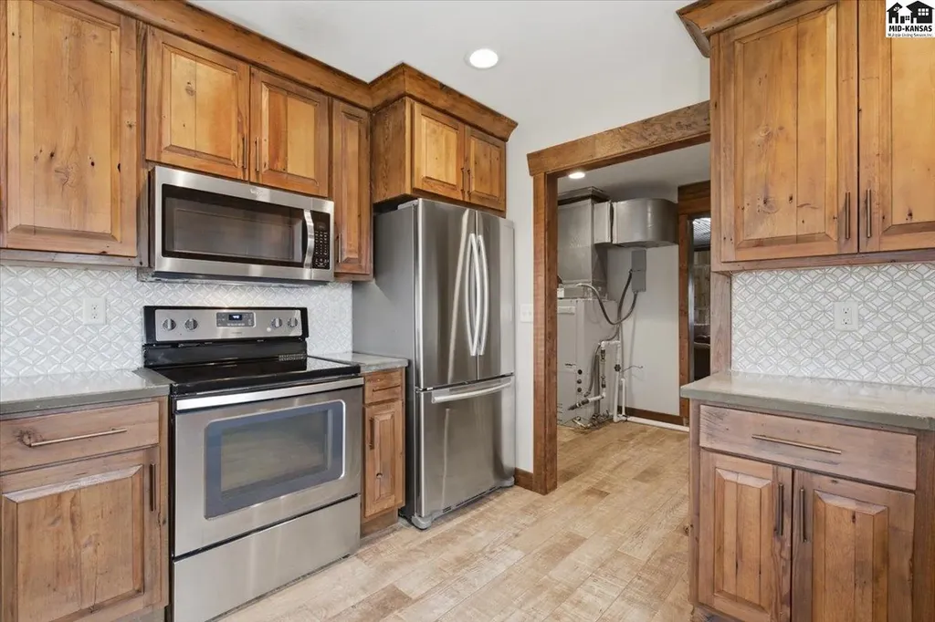 3707 N Willison Road Hutchinson KS 67502