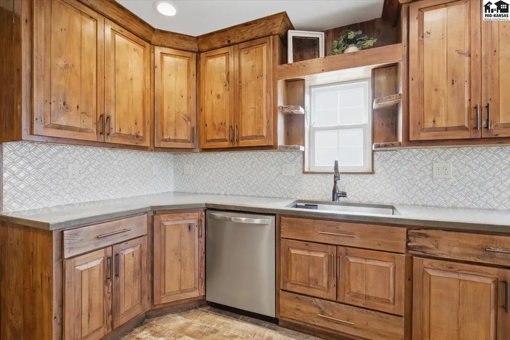3707 N Willison Road Hutchinson KS 67502