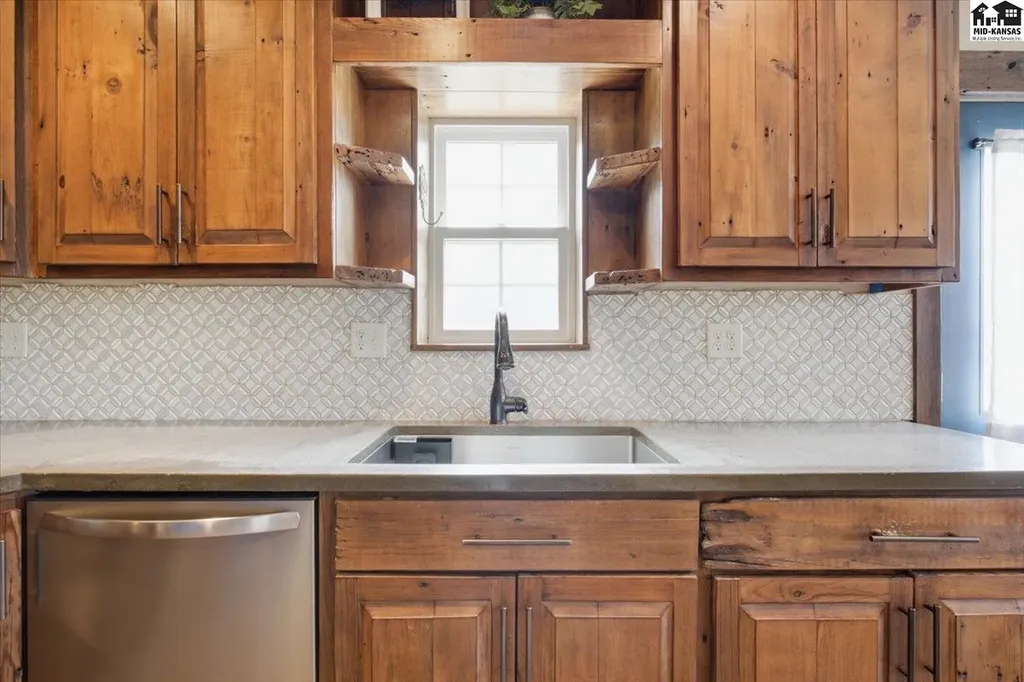 3707 N Willison Road Hutchinson KS 67502