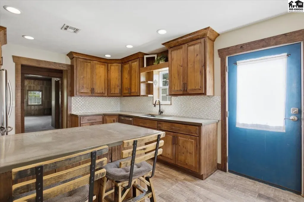 3707 N Willison Road Hutchinson KS 67502