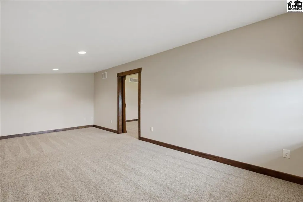 3707 N Willison Road Hutchinson KS 67502