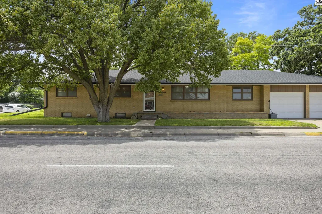 1601 N Cleveland Street Hutchinson KS 67501