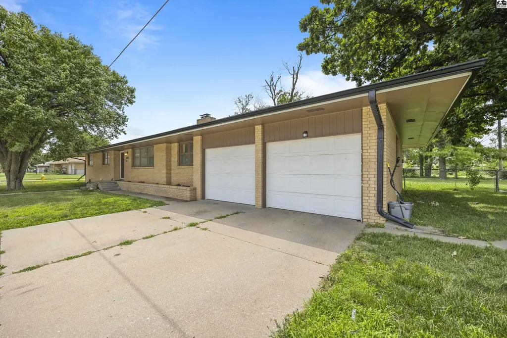 1601 N Cleveland Street Hutchinson KS 67501