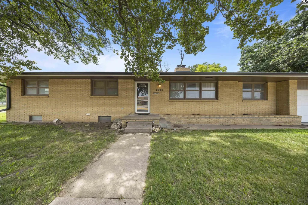 1601 N Cleveland Street Hutchinson KS 67501