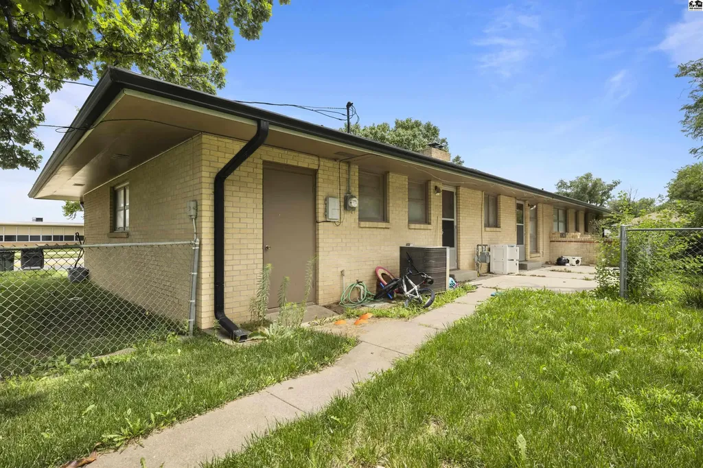 1601 N Cleveland Street Hutchinson KS 67501