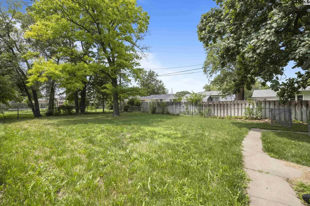 1601 N Cleveland Street Hutchinson KS 67501