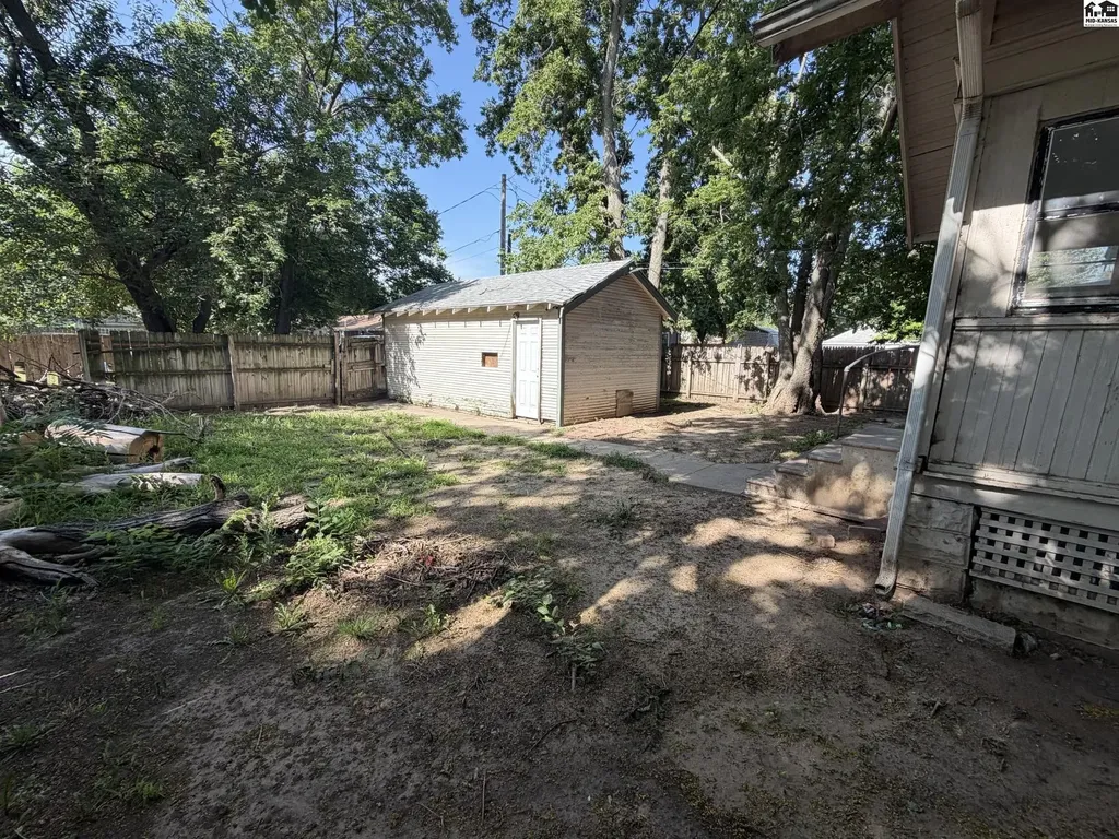 129 E 11th Avenue Hutchinson KS 67501
