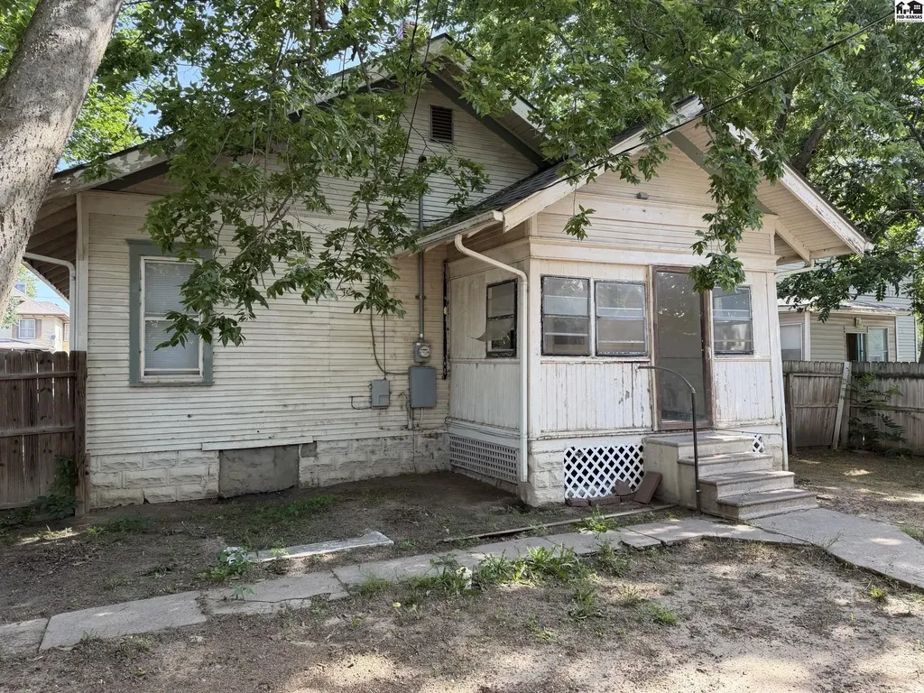 129 E 11th Avenue Hutchinson KS 67501