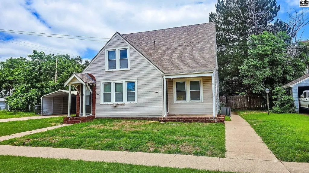 8 S Cleveland Street Hutchinson KS 67501