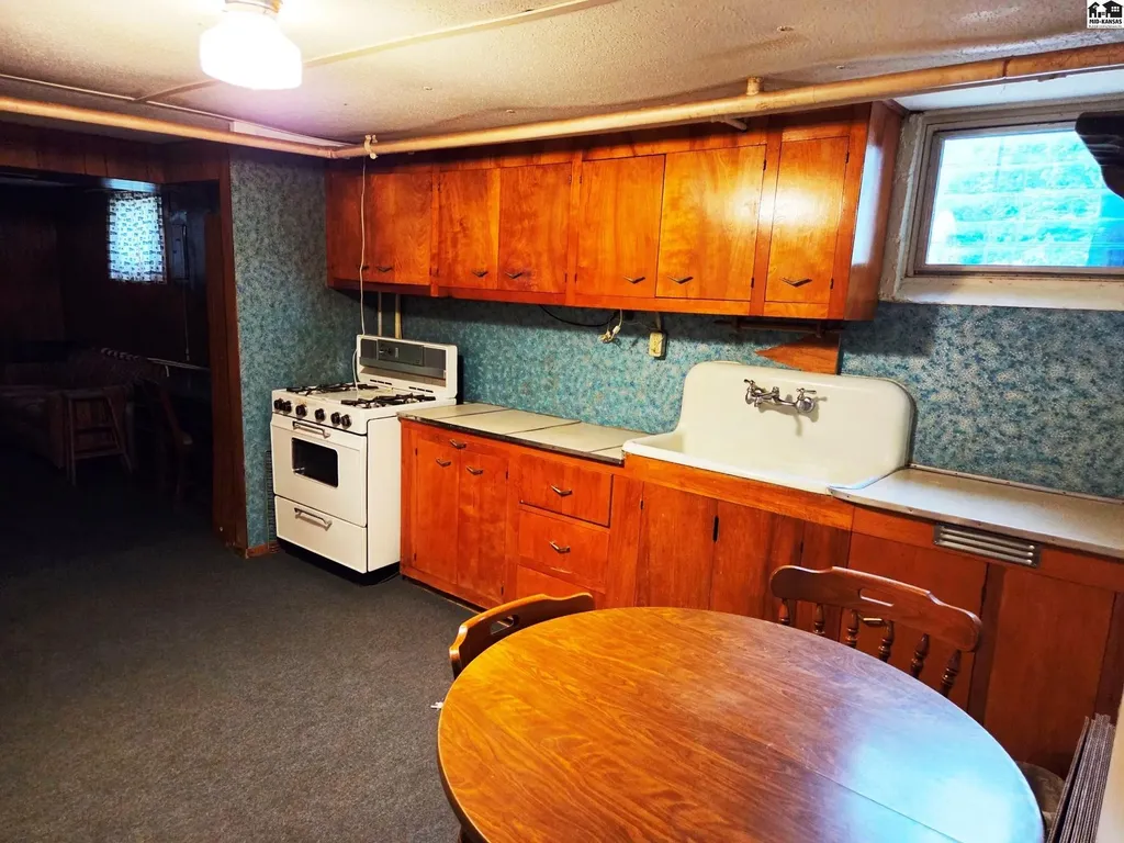 318 E 8th Street Newton KS 67114