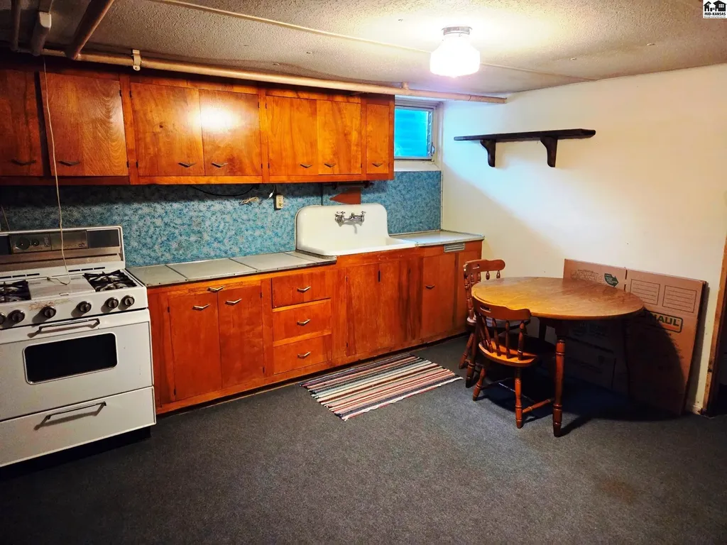 318 E 8th Street Newton KS 67114