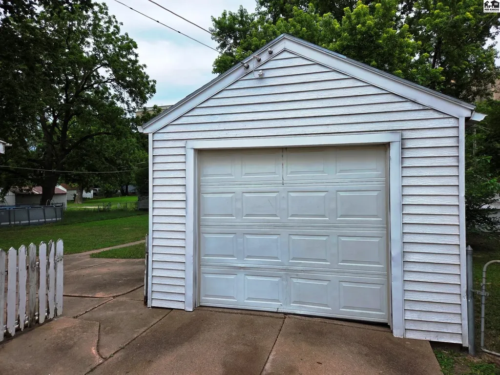 318 E 8th Street Newton KS 67114
