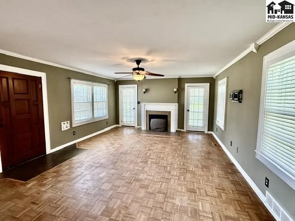 2201 N Main Street Hutchinson KS 67502-9227