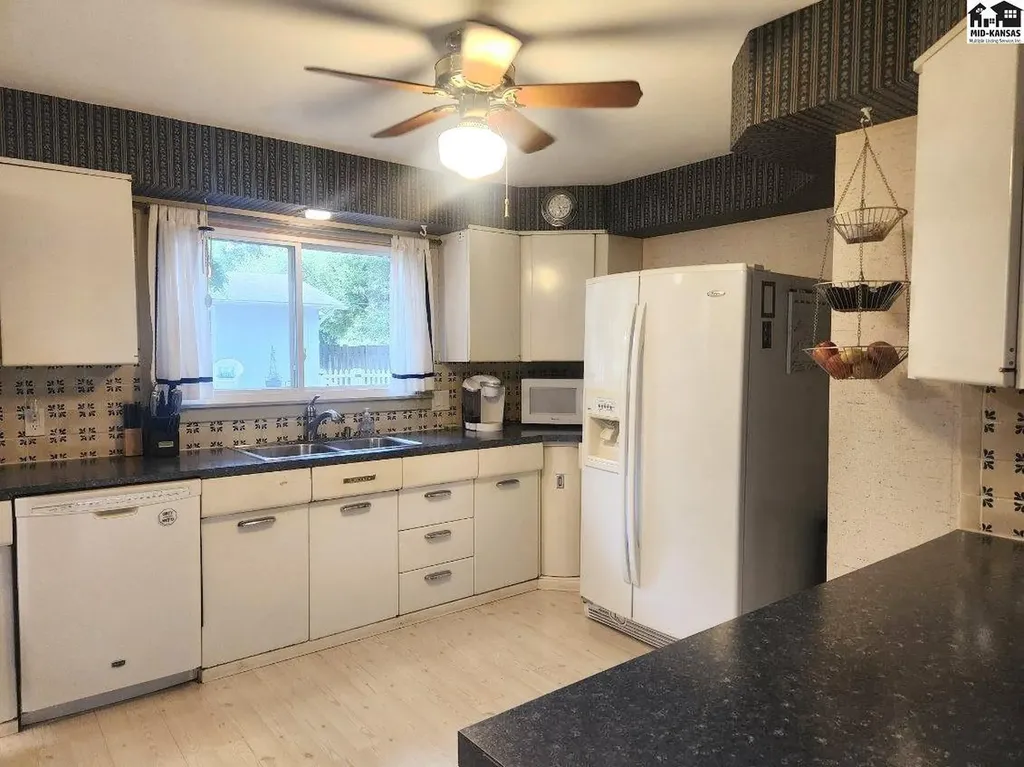 108 W 19th Avenue Hutchinson KS 67502