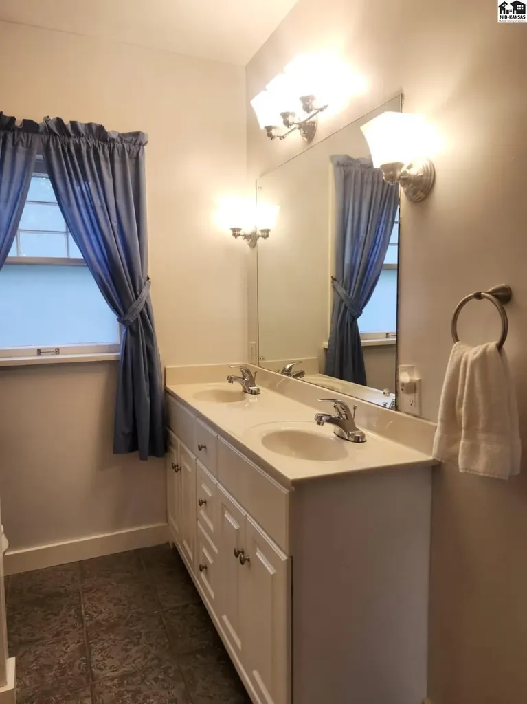 108 W 19th Avenue Hutchinson KS 67502