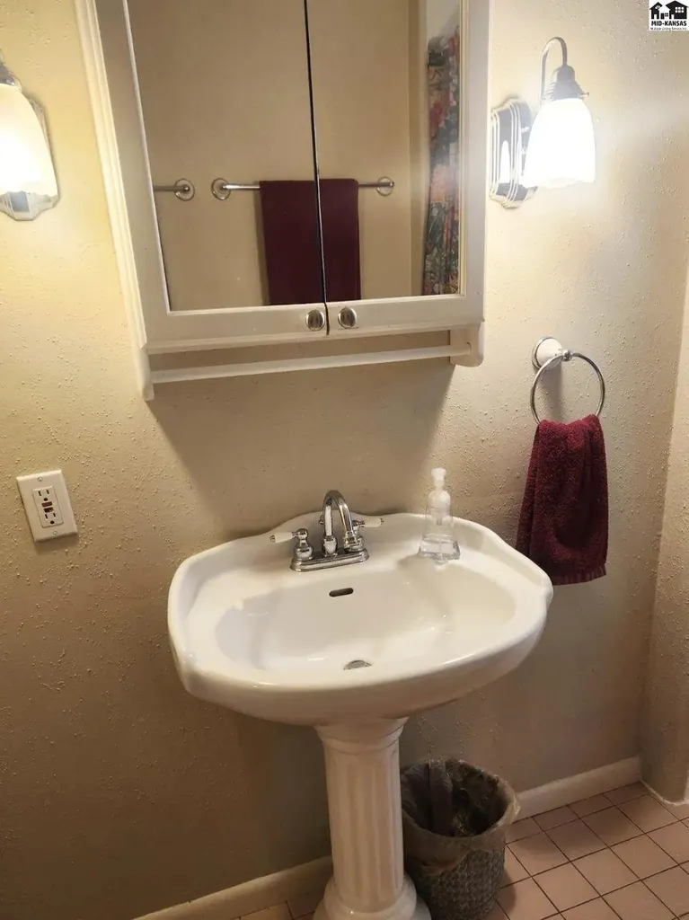 108 W 19th Avenue Hutchinson KS 67502
