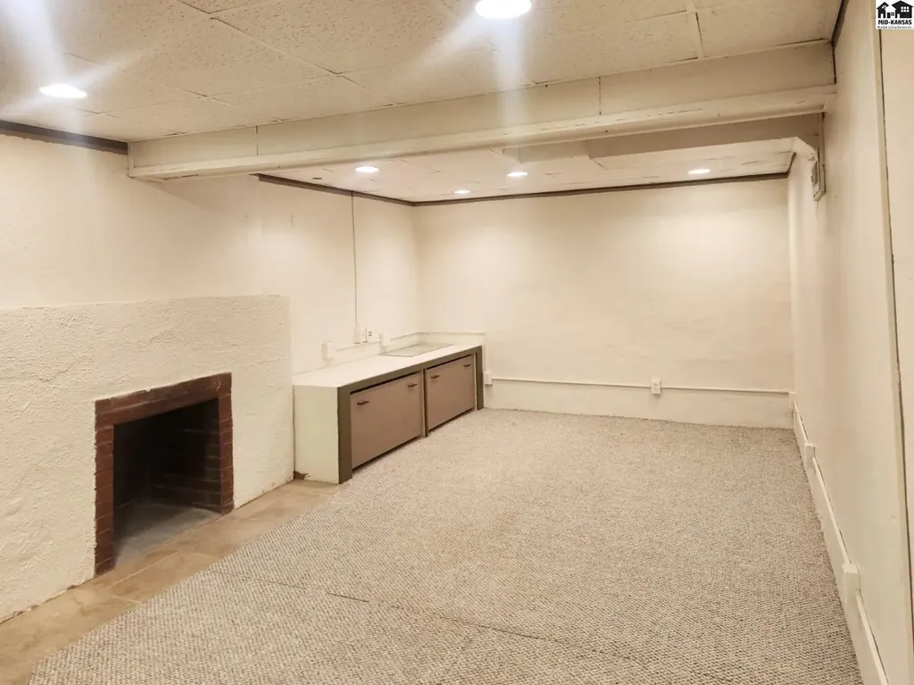 108 W 19th Avenue Hutchinson KS 67502