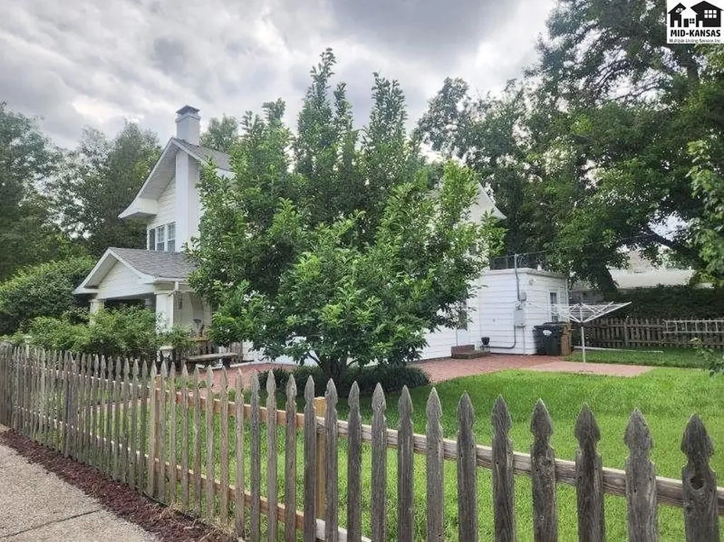 108 W 19th Avenue Hutchinson KS 67502