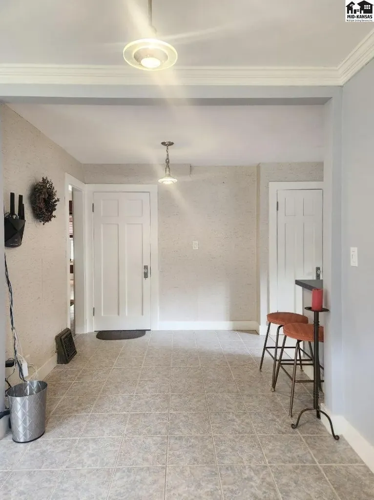 108 W 19th Avenue Hutchinson KS 67502