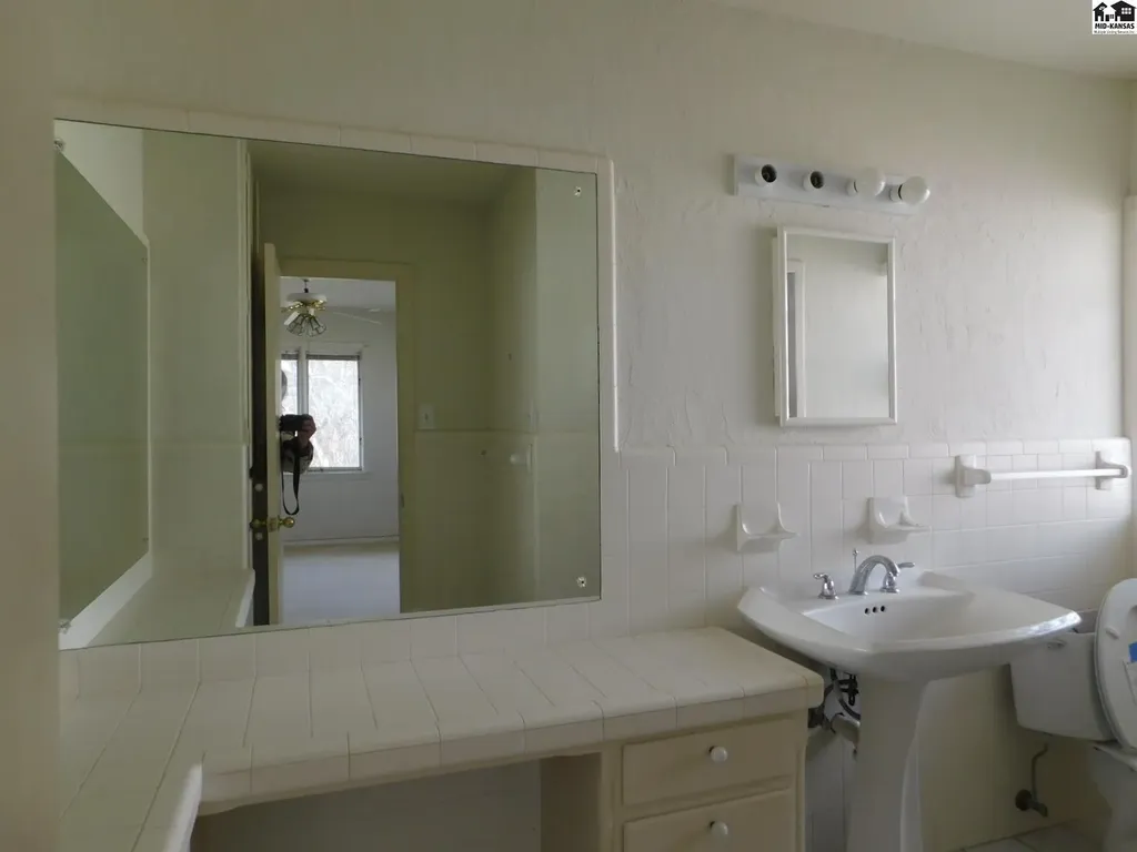 7 Whitmore Road Hutchinson KS 67502