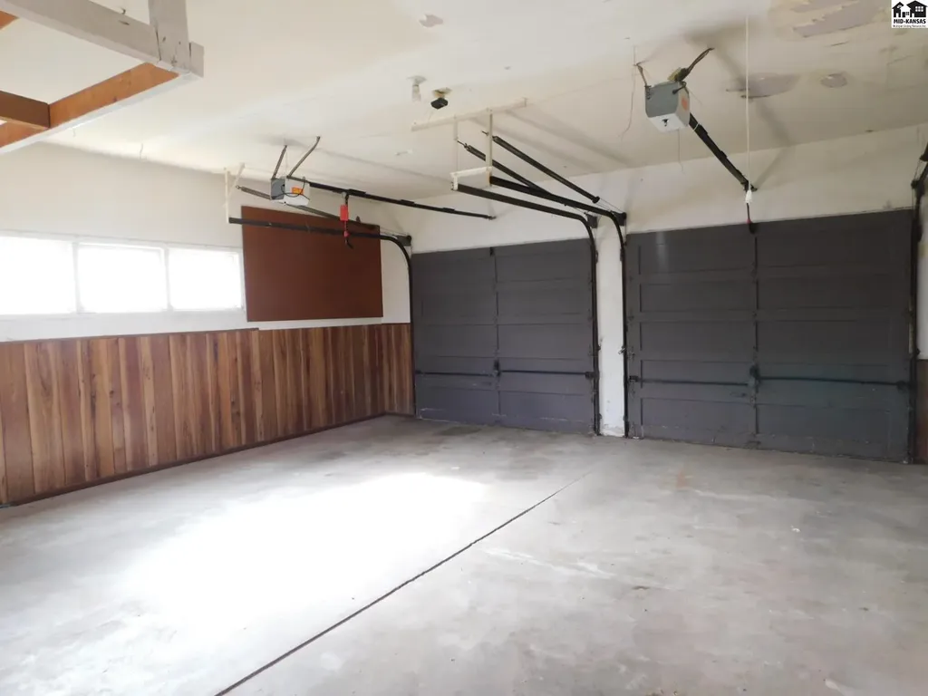 7 Whitmore Road Hutchinson KS 67502