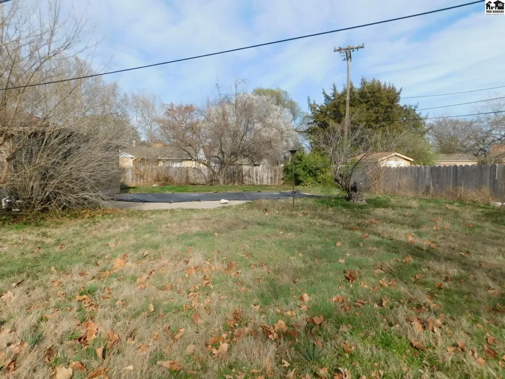 7 Whitmore Road Hutchinson KS 67502