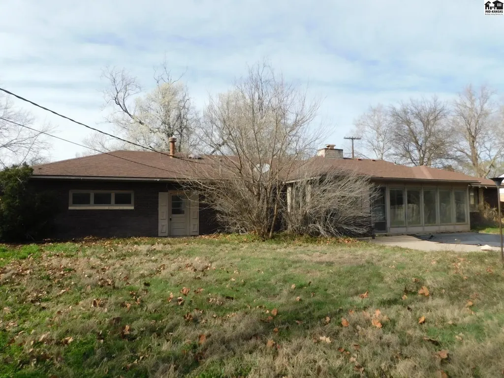 7 Whitmore Road Hutchinson KS 67502