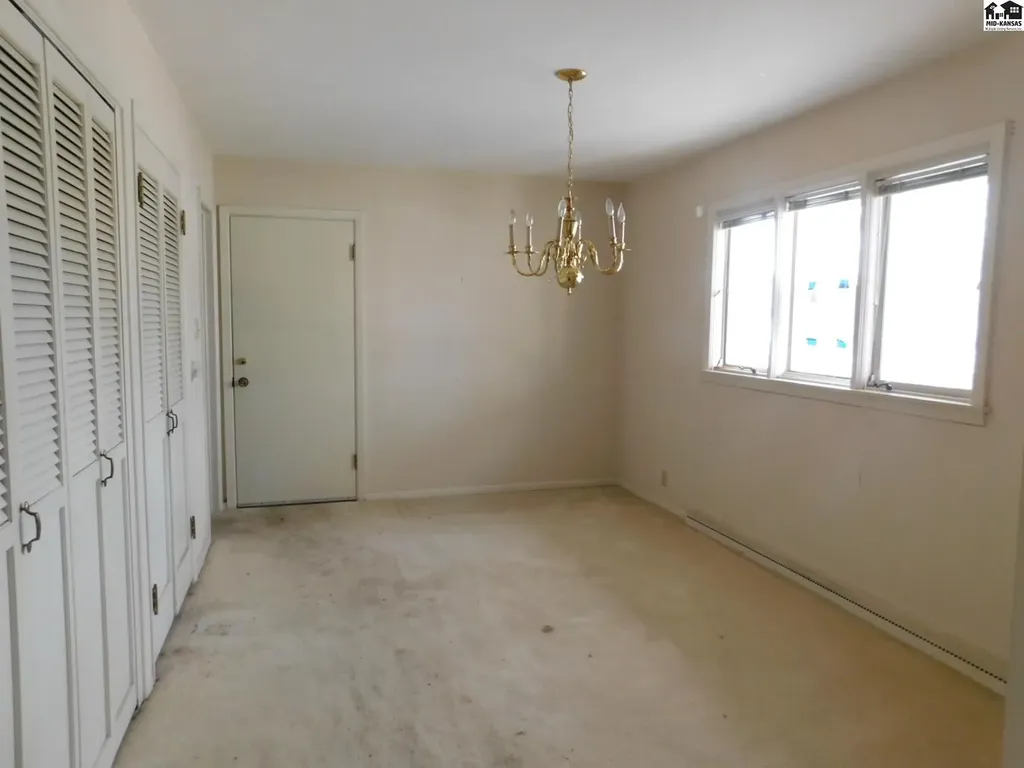 7 Whitmore Road Hutchinson KS 67502