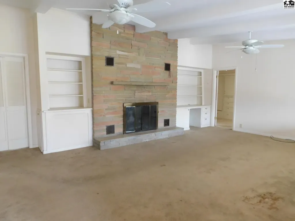 7 Whitmore Road Hutchinson KS 67502