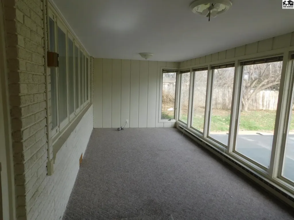 7 Whitmore Road Hutchinson KS 67502