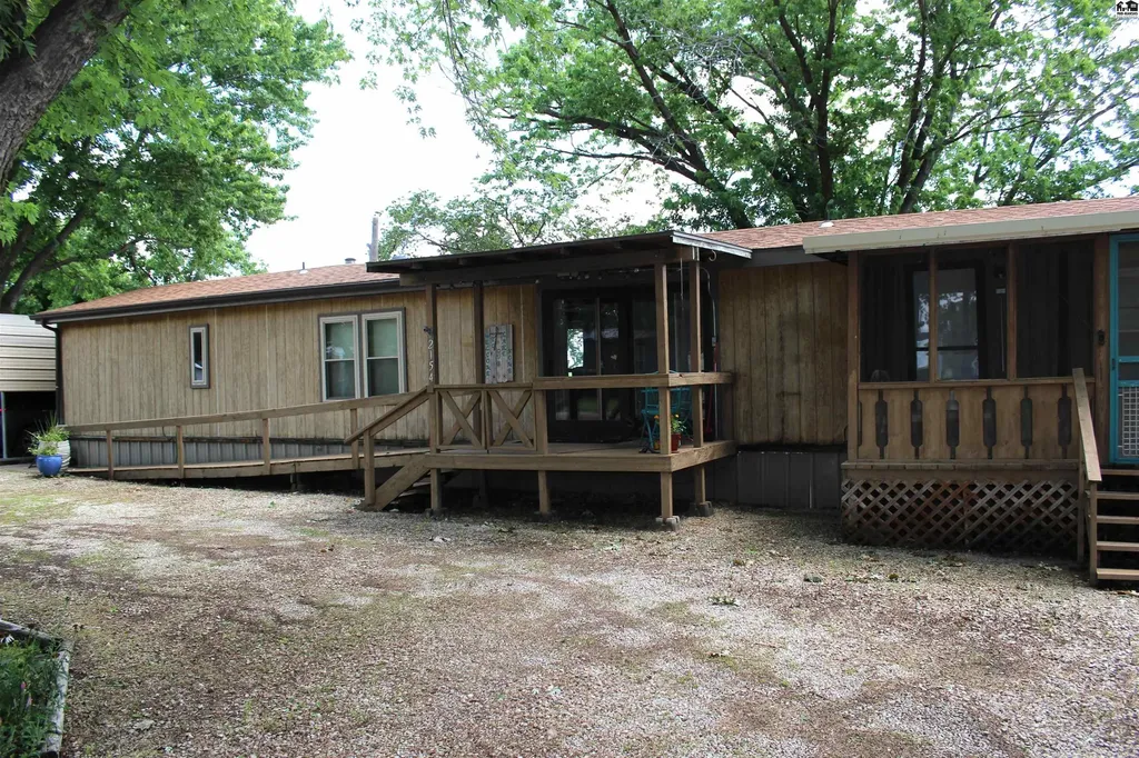 2154 Schlotthauer Drive Marion KS 66861