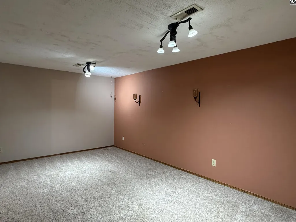623 Oxford Drive Mcpherson KS 67460