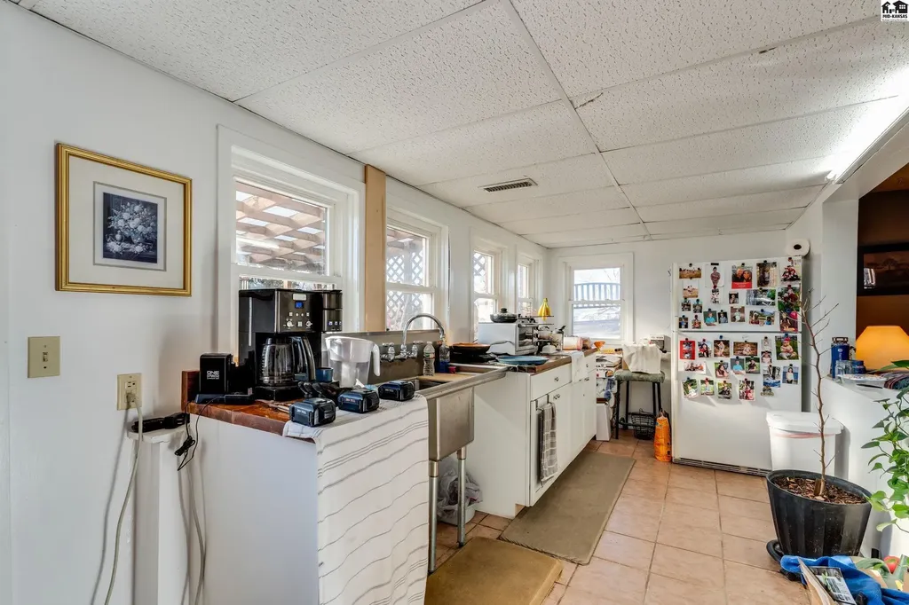 4106 N Shelburne Drive Hutchinson KS 67502