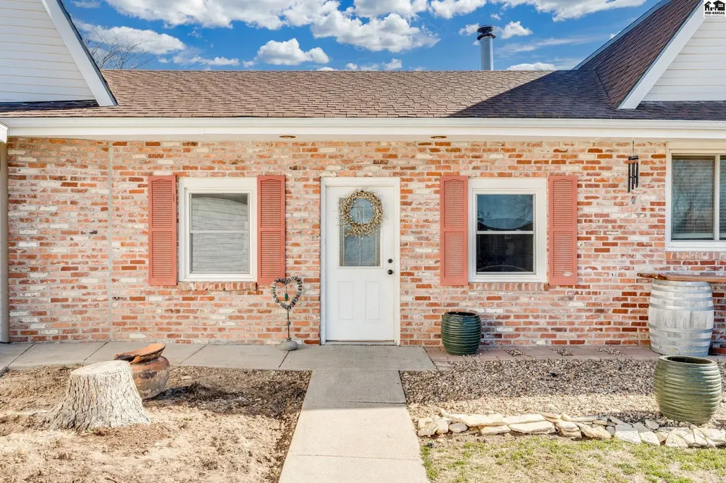 4106 N Shelburne Drive Hutchinson KS 67502