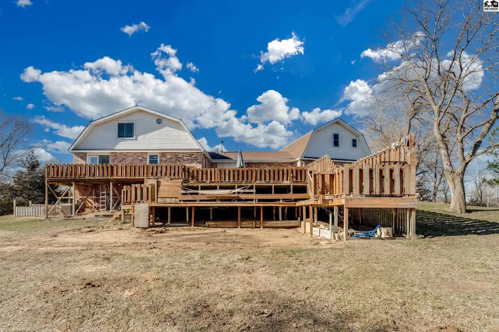 4106 N Shelburne Drive Hutchinson KS 67502