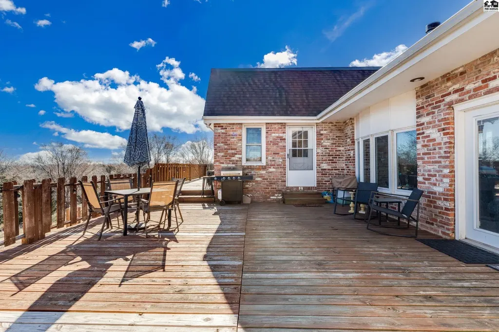 4106 N Shelburne Drive Hutchinson KS 67502