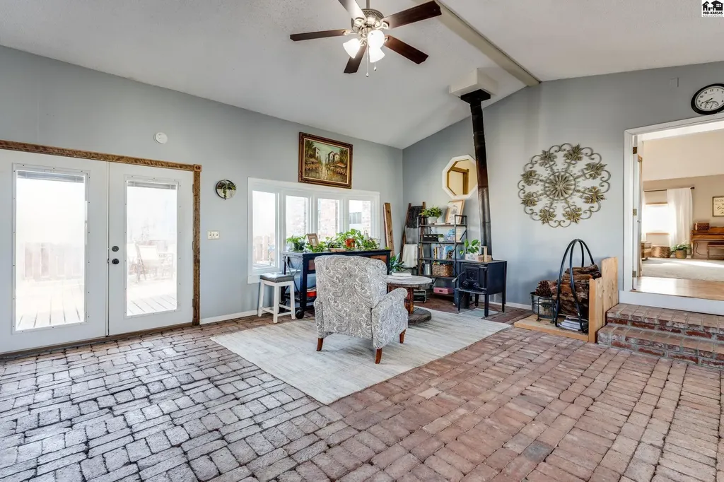 4106 N Shelburne Drive Hutchinson KS 67502