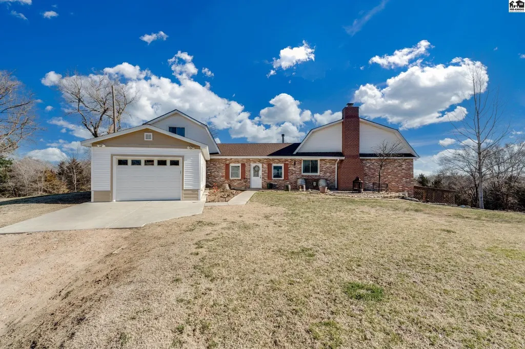4106 N Shelburne Drive Hutchinson KS 67502