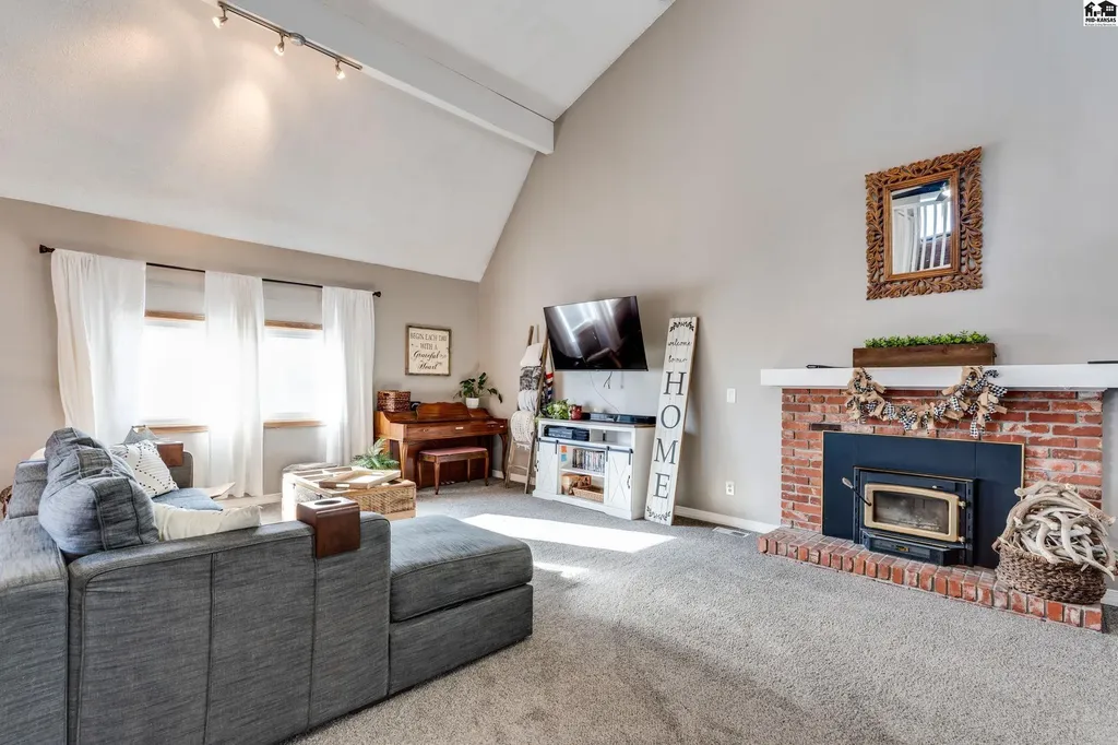 4106 N Shelburne Drive Hutchinson KS 67502