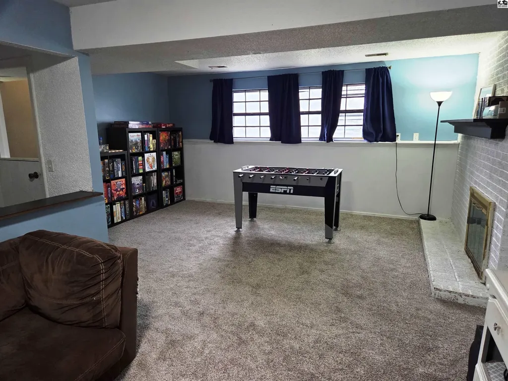 916 W 10th Street Newton KS 67114
