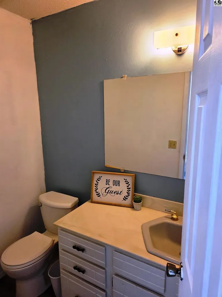 916 W 10th Street Newton KS 67114