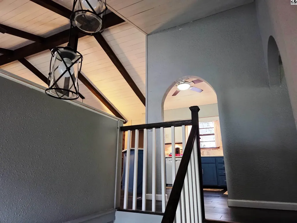 916 W 10th Street Newton KS 67114